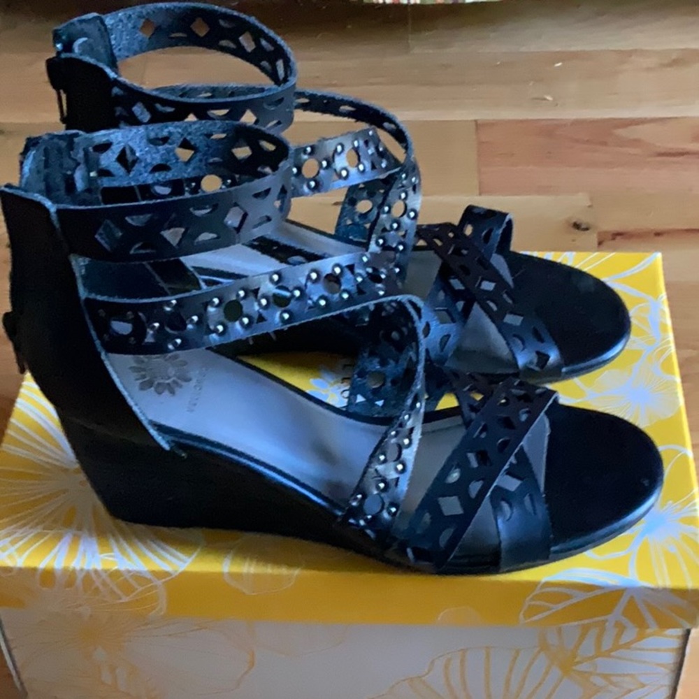 Like new yellow box “Reinette” wedges